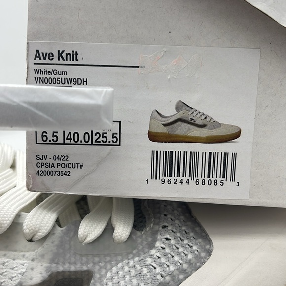 Vans Men’s Ave Knit. White/Gum
VN0005UW9DH
Sneakers - Picture 16 of 16